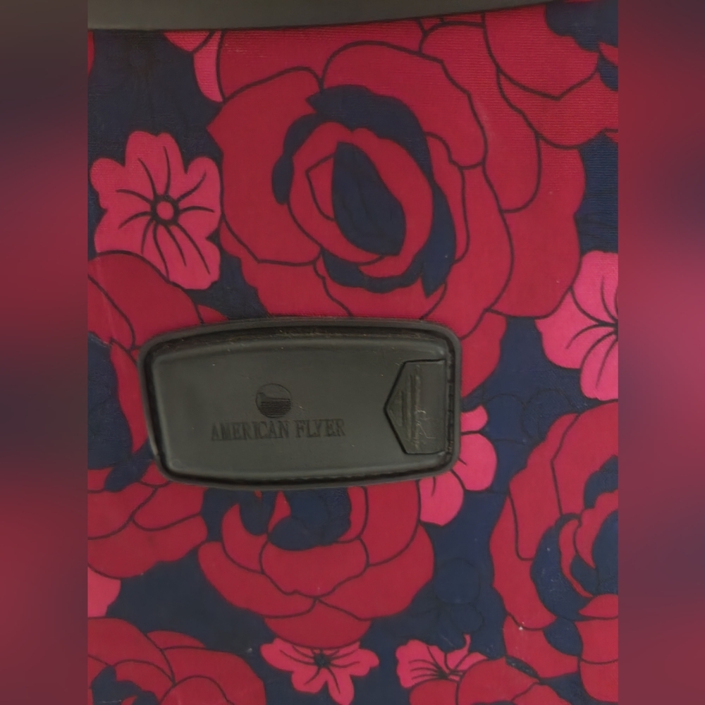 American Flyer Red Rose Suitcase Spinner Luggage 27 x 16 x 8 - Picture 3 of 11